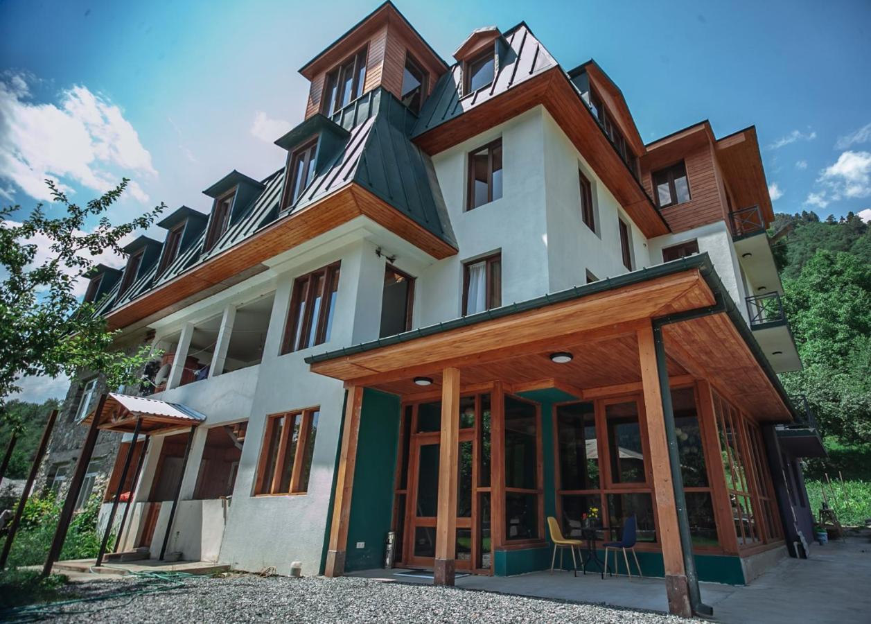 Latour Mestia Exterior foto